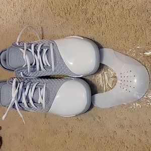 Nike LeBron James Akron 330